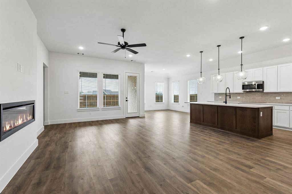 10453 Livestock Avenue, Venus, TX 76084