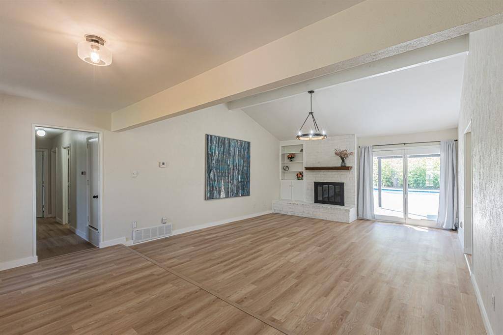 8224 Pearl Street, North Richland Hills, TX 76180