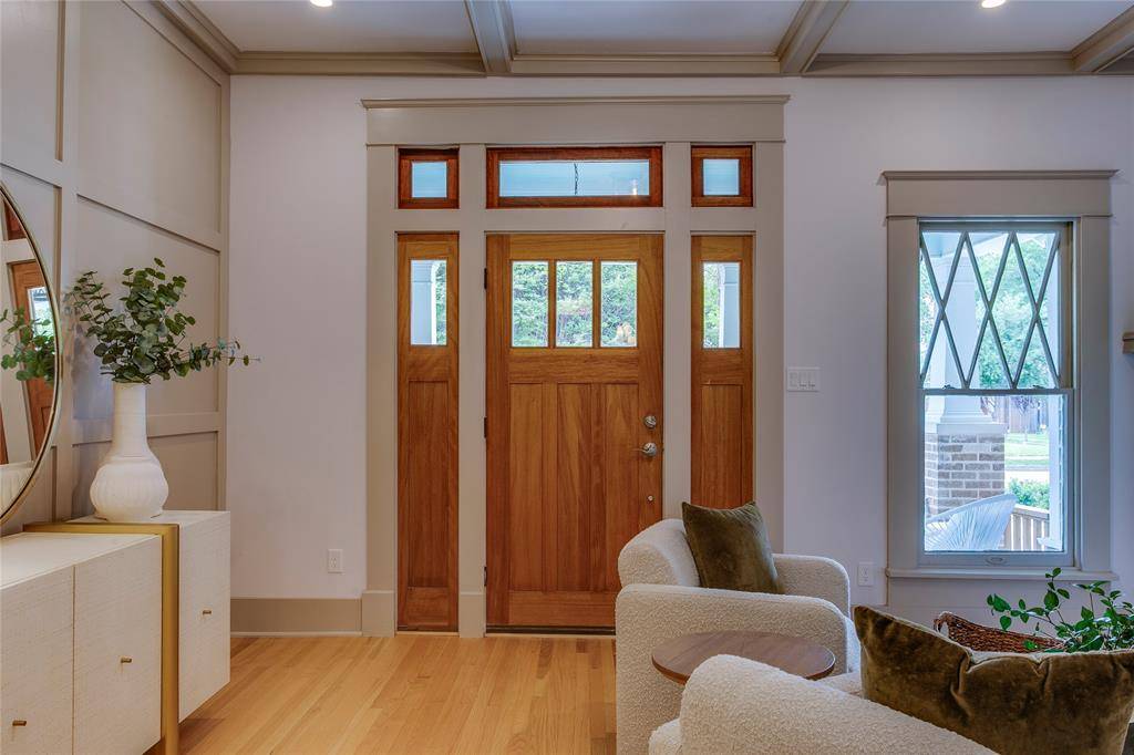 714 N Edgefield Avenue, Dallas, TX 75208