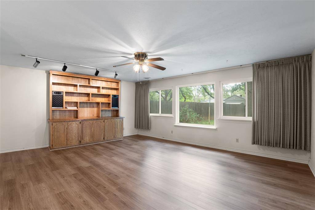 1905 Easy Street, Arlington, TX 76013