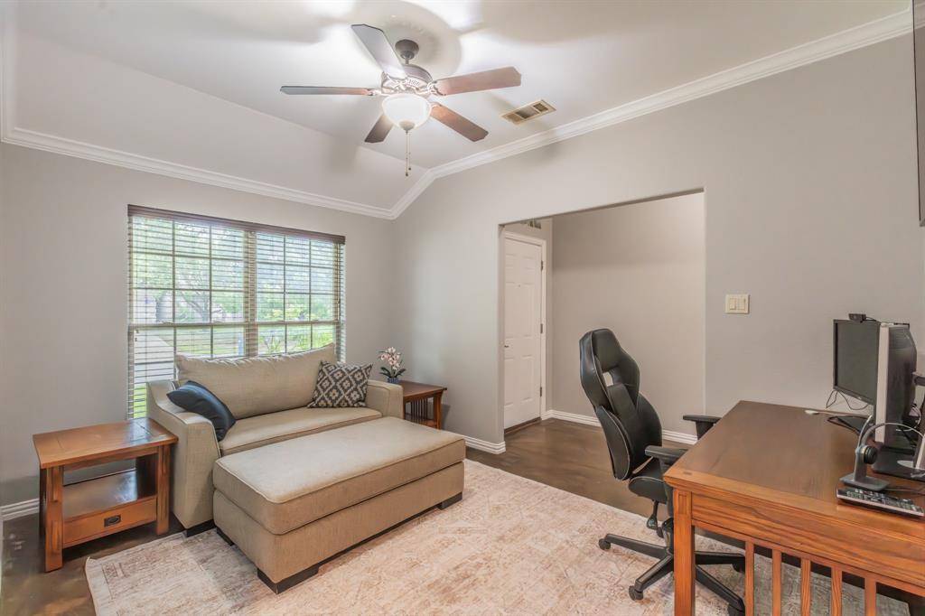 8159 Berkshire Drive, Fort Worth, TX 76137