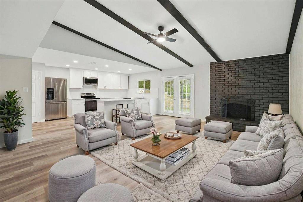 2221 Pennington Drive, Arlington, TX 76014