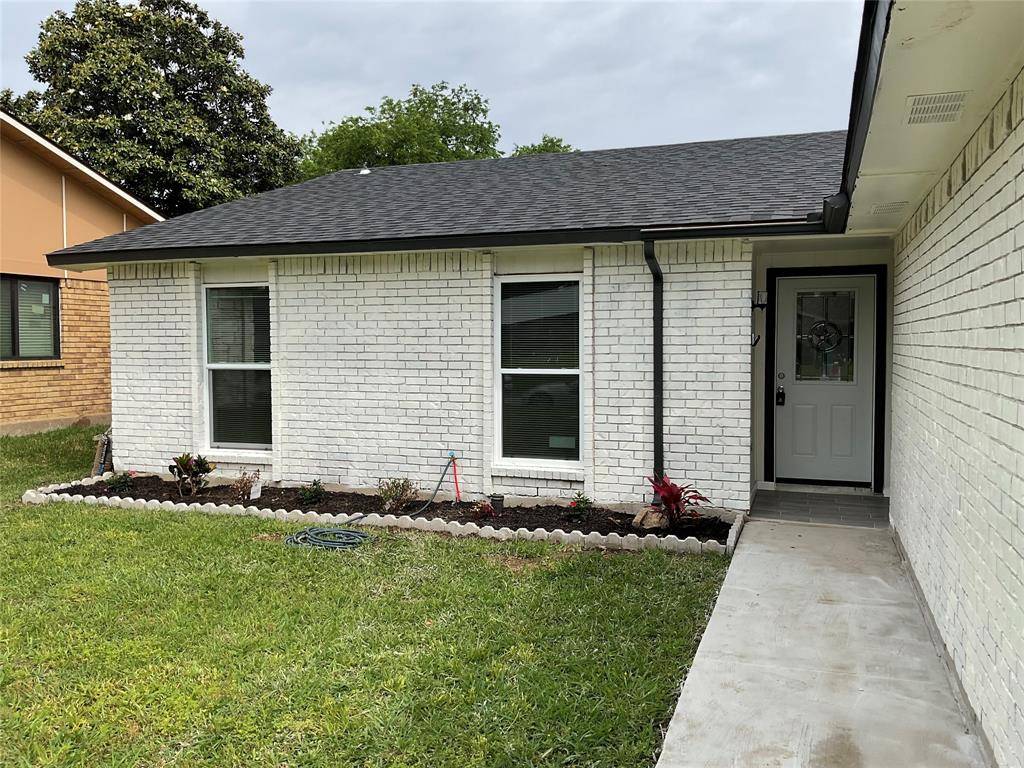 2221 Pennington Drive, Arlington, TX 76014