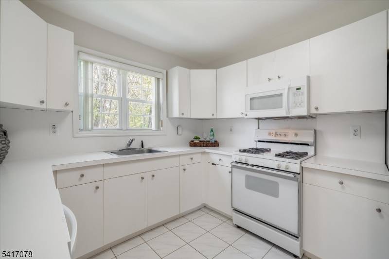 37 Berkeley Sq #37, Watchung Boro, NJ 07922