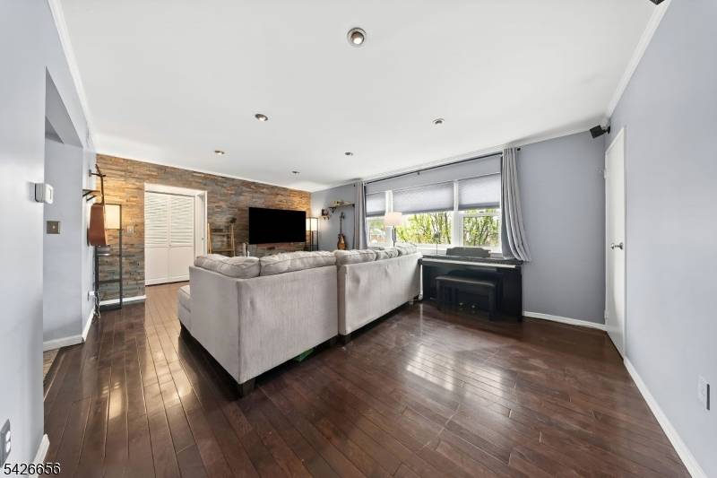 44 Judson St, Edison Twp., NJ 08837