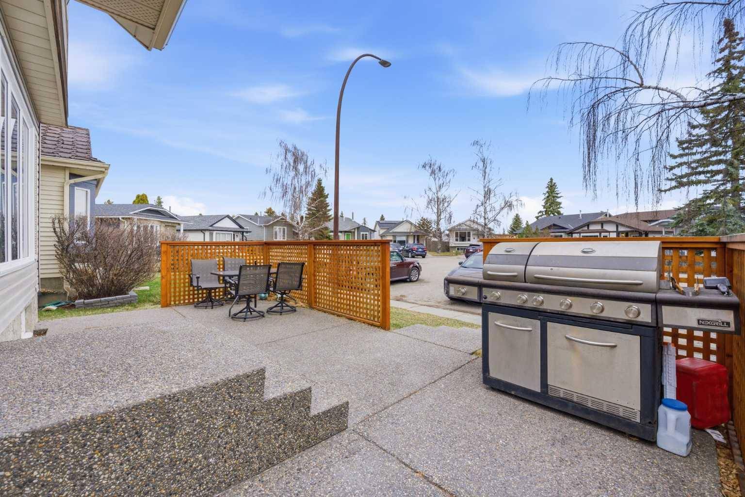 52A Millcrest GN SW, Calgary, AB T2Y 2K1