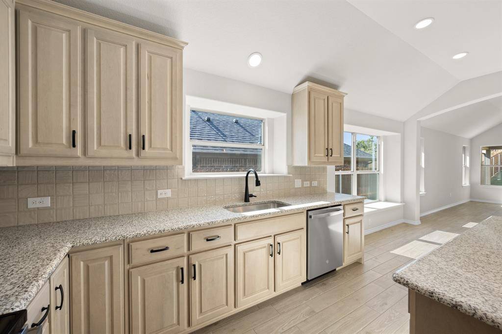 517 Waterford Park Boulevard, Weatherford, TX 76087