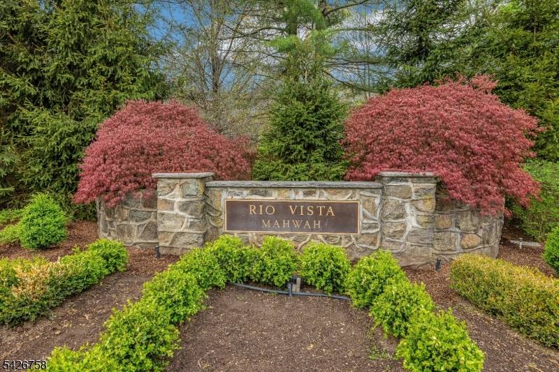 2 Crocker Mansion Dr, Mahwah Twp., NJ 07430