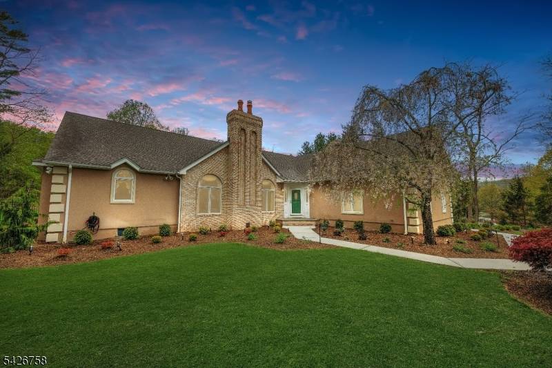 2 Crocker Mansion Dr, Mahwah Twp., NJ 07430