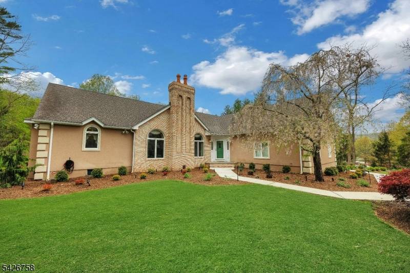 2 Crocker Mansion Dr, Mahwah Twp., NJ 07430