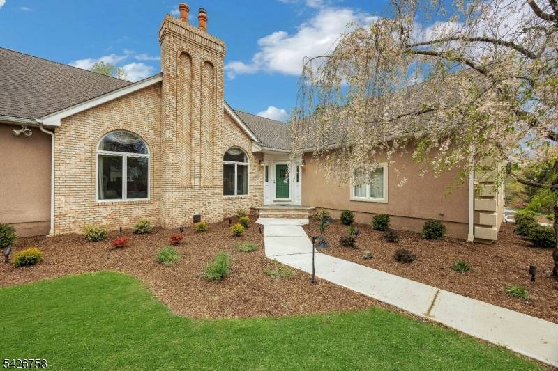 2 Crocker Mansion Dr, Mahwah Twp., NJ 07430