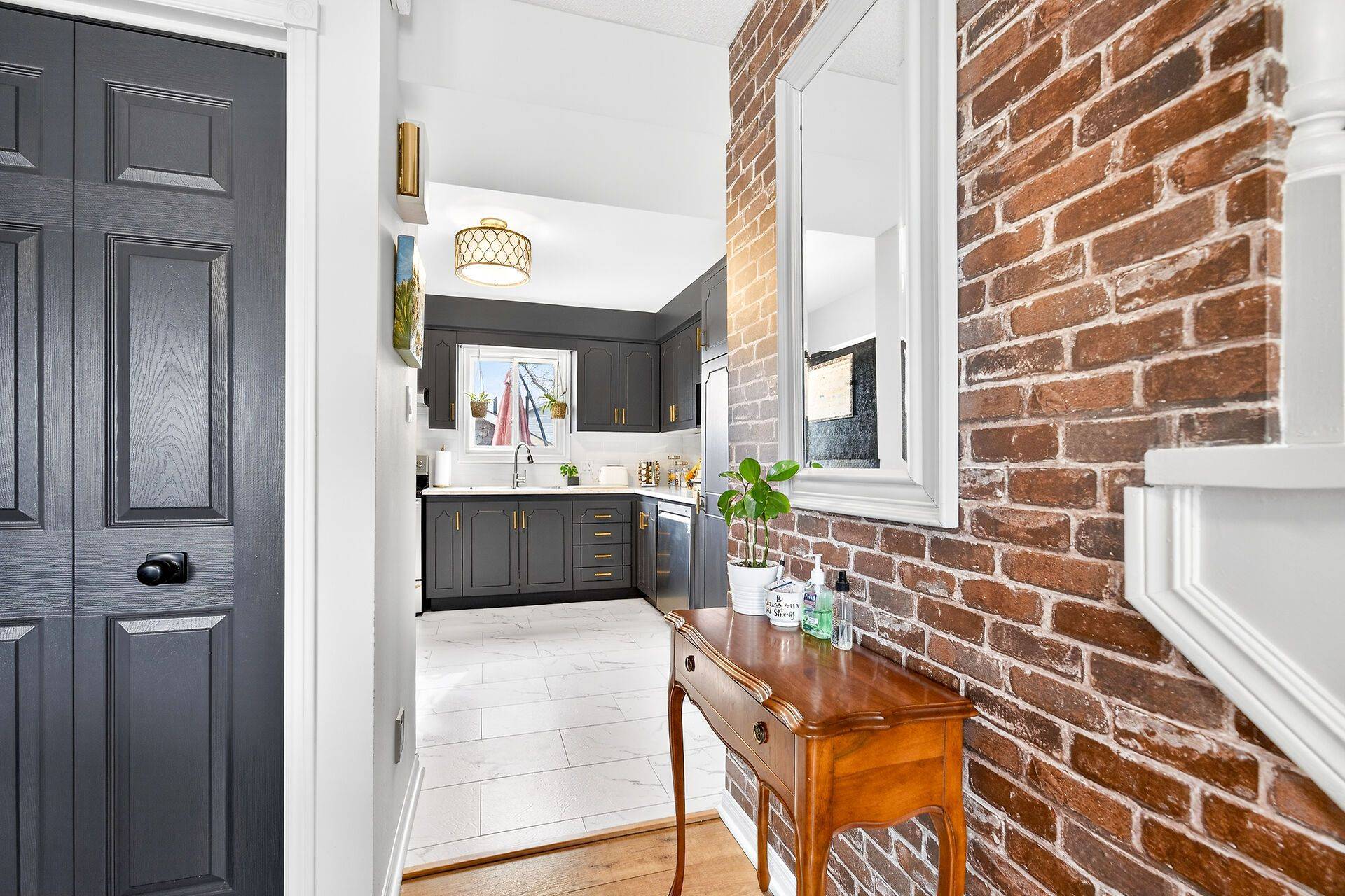 19 Grand AVE, Grimsby, ON L3M 2R6