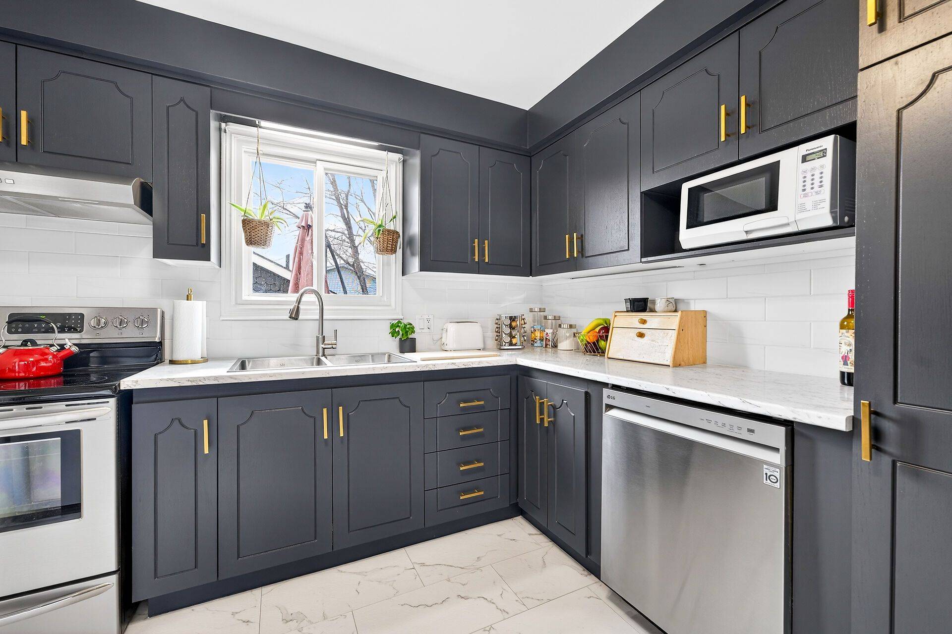 19 Grand AVE, Grimsby, ON L3M 2R6