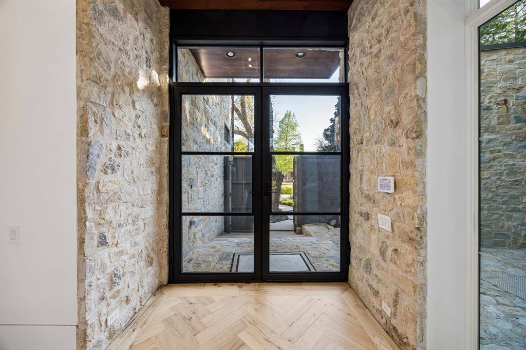 4323 Middleton Road, Dallas, TX 75229