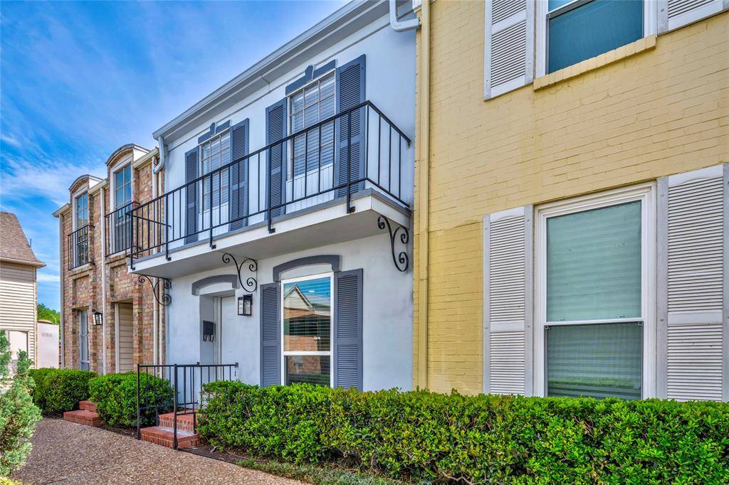 9818 Valley Meadow Place, Dallas, TX 75220