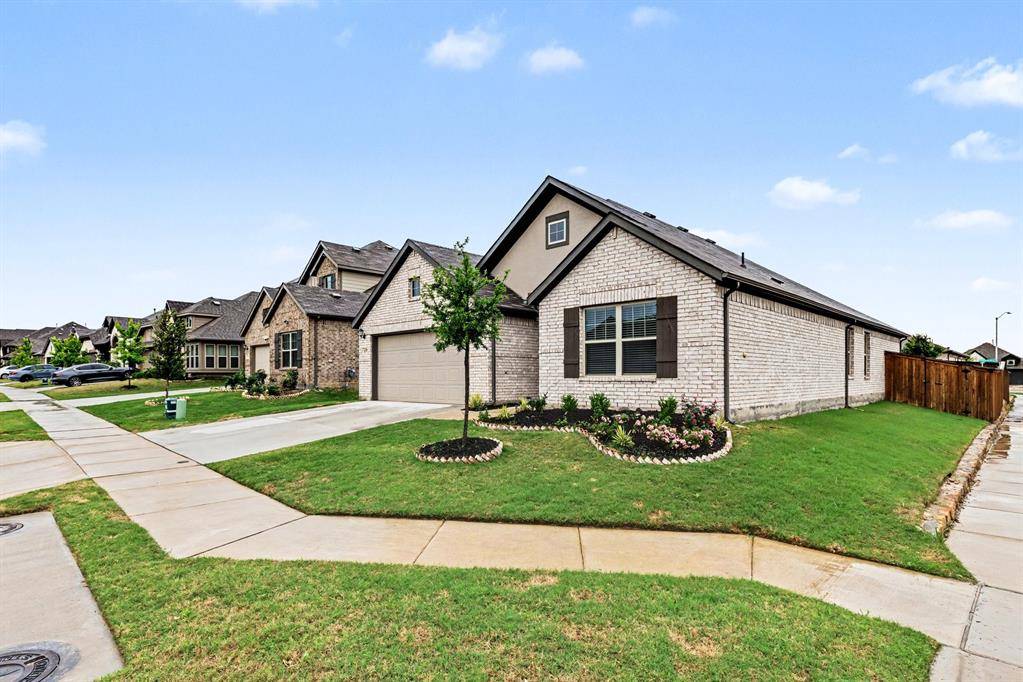 157 Greenback Trail, Fort Worth, TX 76131