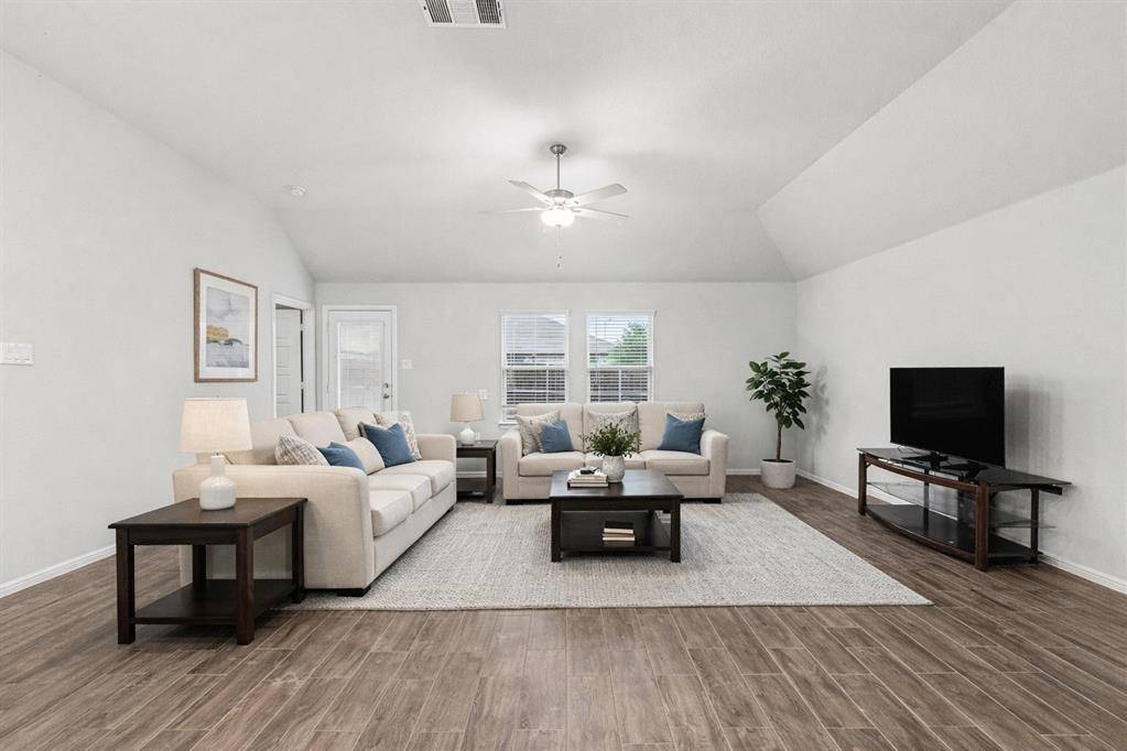 157 Greenback Trail, Fort Worth, TX 76131