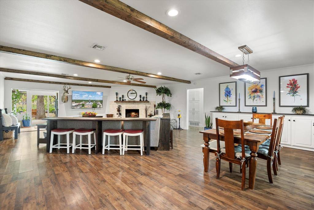 8513 Ravenswood Road, Granbury, TX 76049