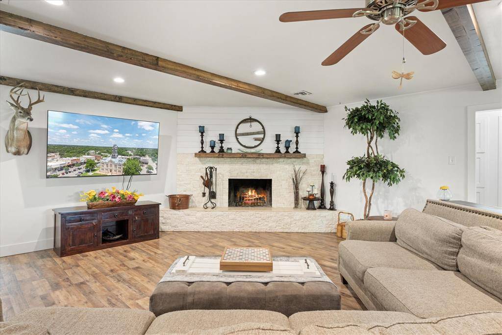 8513 Ravenswood Road, Granbury, TX 76049