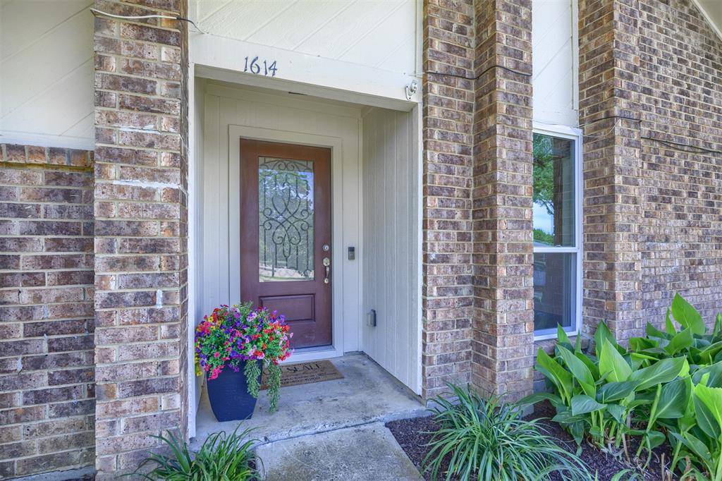 1614 Chesterfield Drive, Carrollton, TX 75007