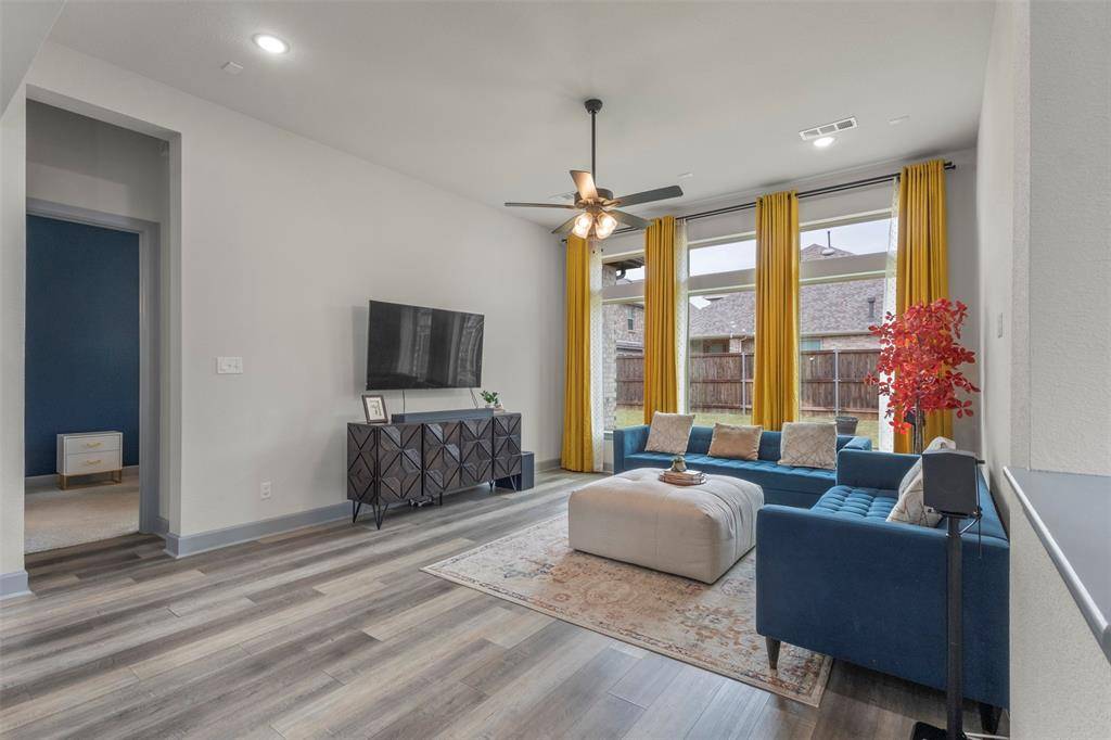 1913 Braided Mane Avenue, Aubrey, TX 76227