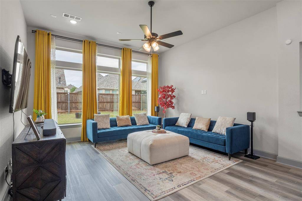 1913 Braided Mane Avenue, Aubrey, TX 76227