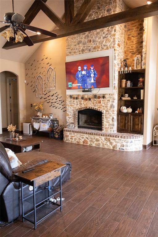 108 Oak Creek Drive, Springtown, TX 76082