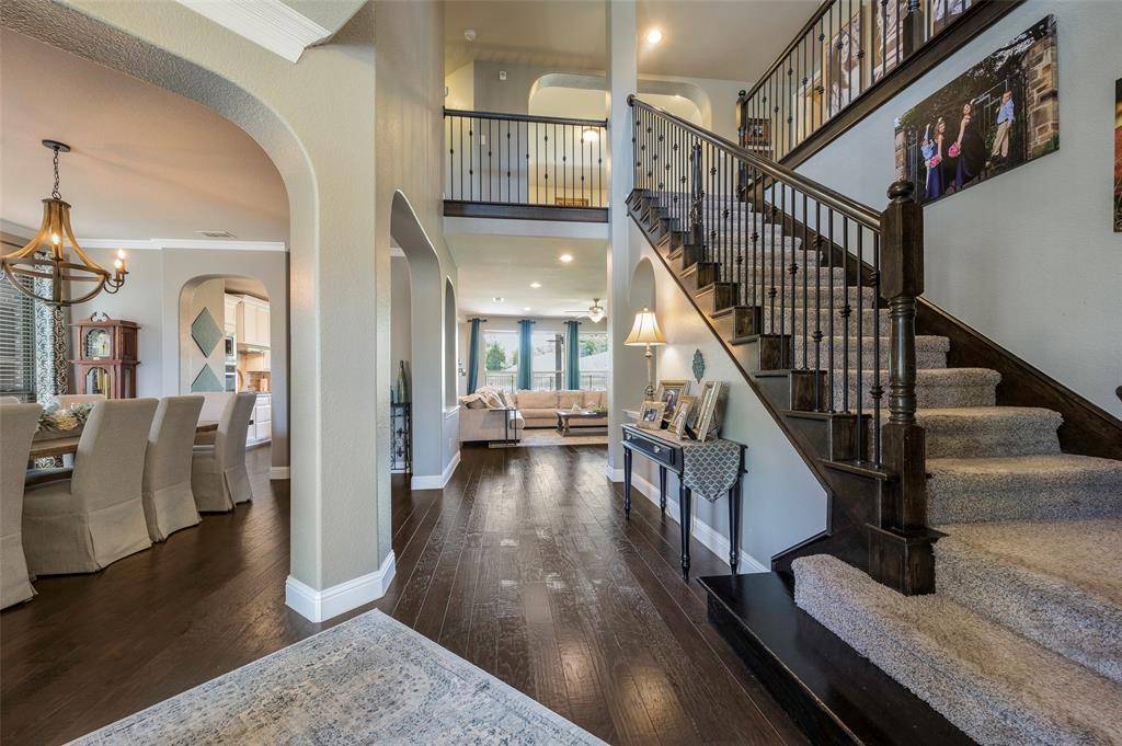 928 Bentley Drive, Roanoke, TX 76262