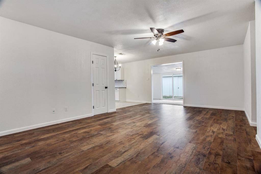 909 Bennett Street, Cedar Hill, TX 75104