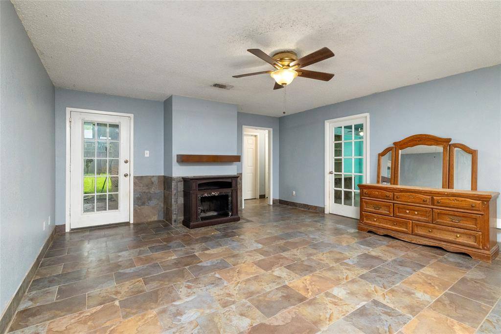 400 Indian Crest Drive, Saginaw, TX 76179