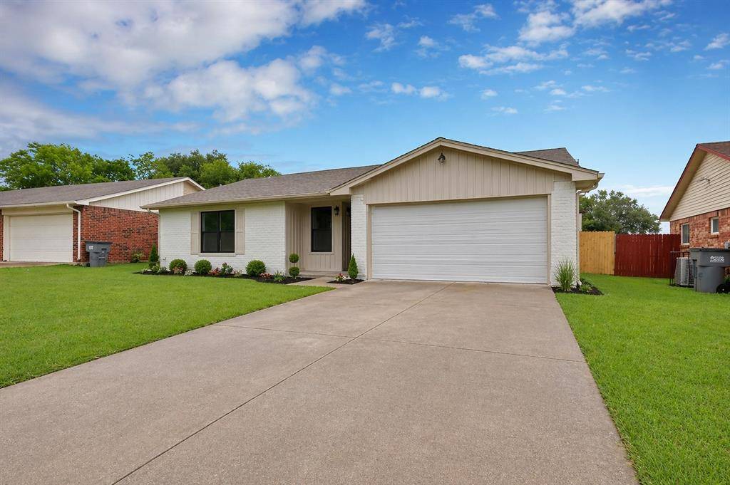 2822 Pebble Beach Drive, Lancaster, TX 75134