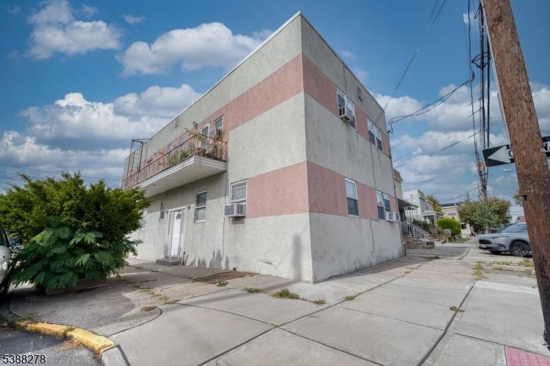 233 Avenue B, Bayonne City, NJ 07002