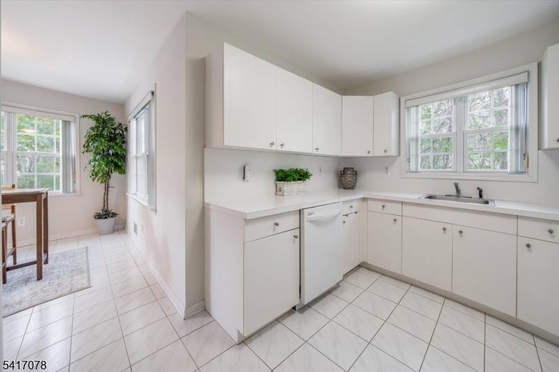 37 Berkeley Sq #37, Watchung Boro, NJ 07922