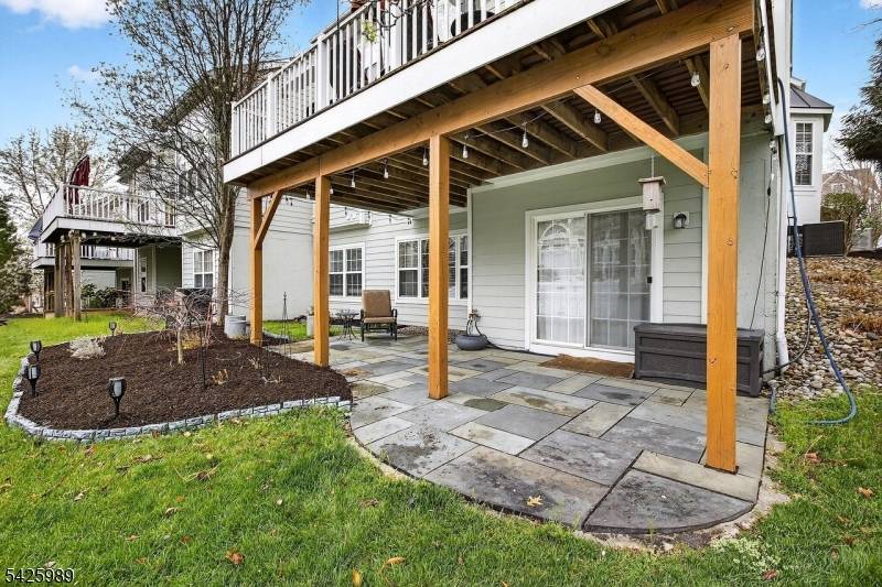 411 Sergeant Dr, Lambertville City, NJ 08530