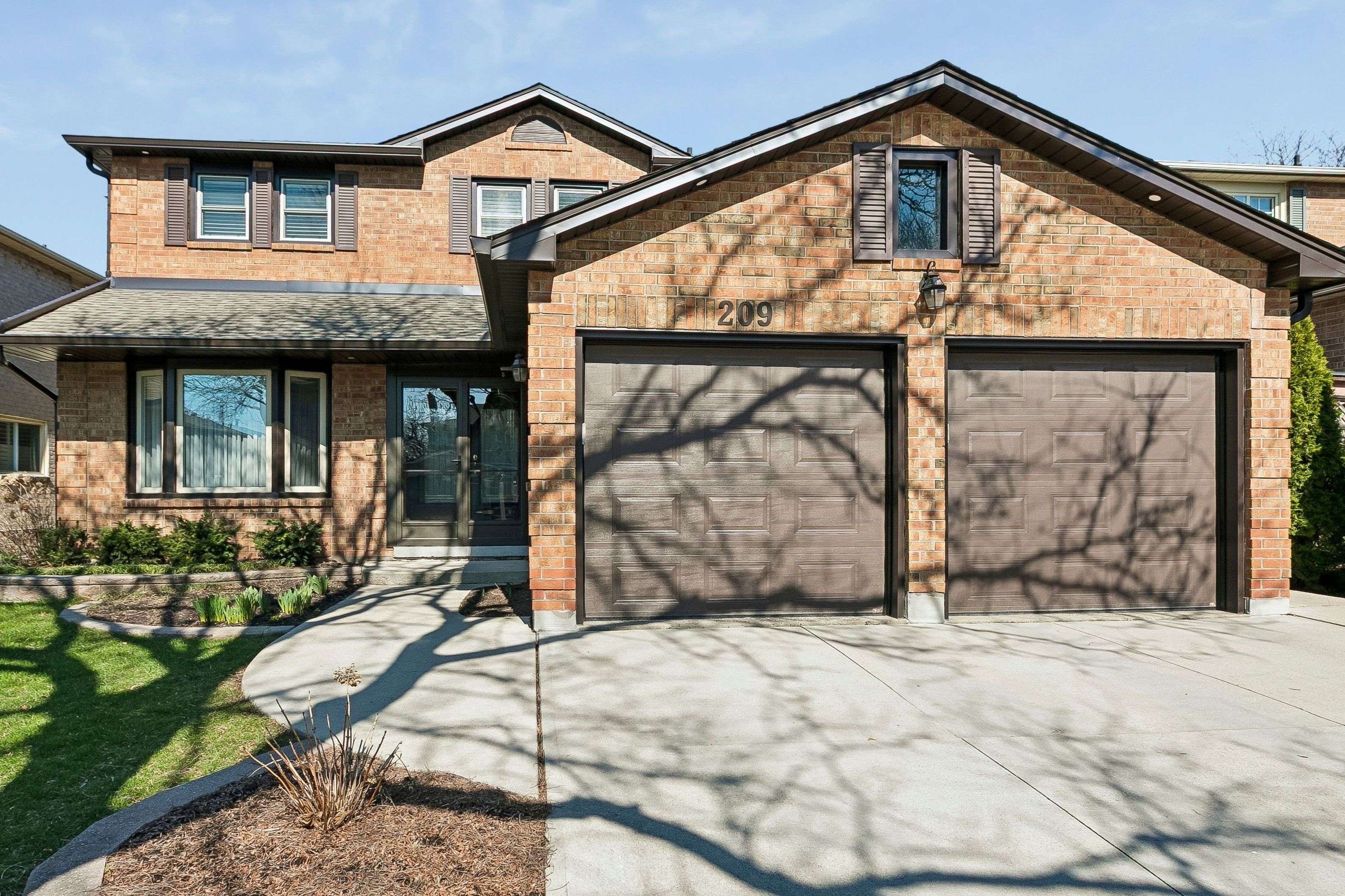 209 Nottingham DR, Oakville, ON L6H 4H7
