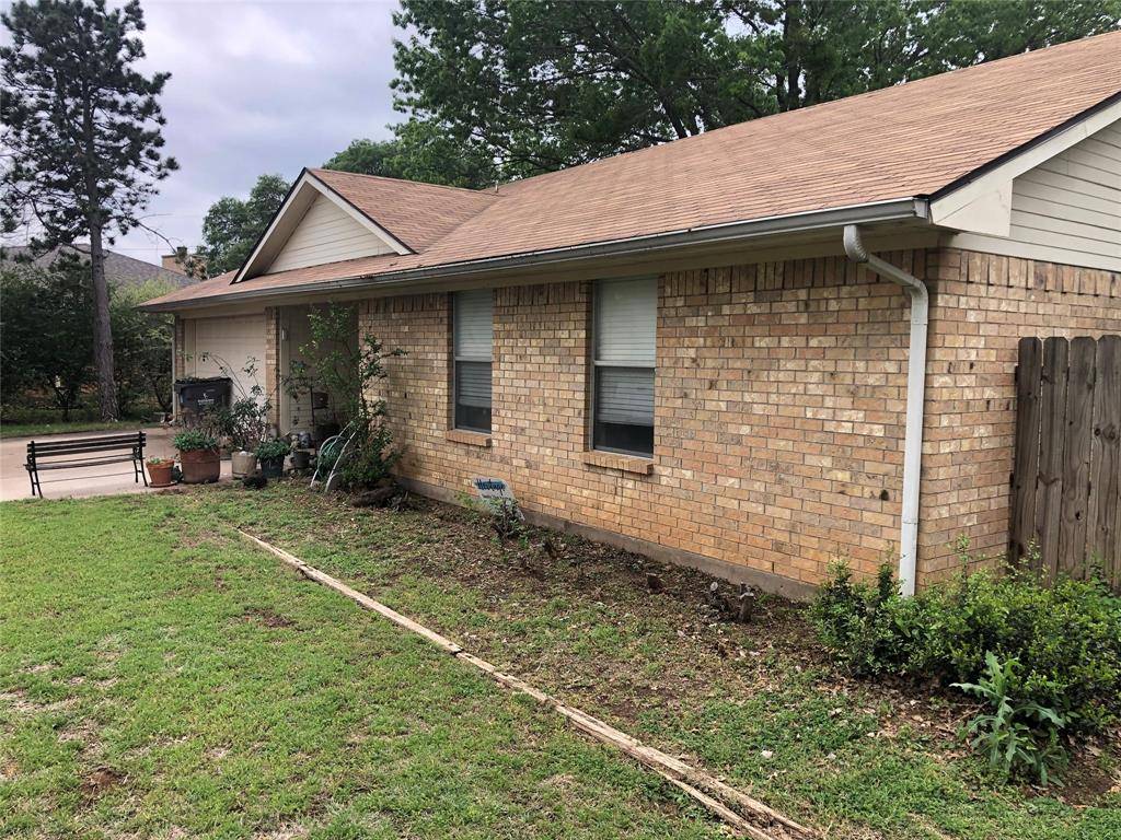 1211 Corvadura Street, Graham, TX 76450