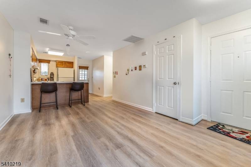7 Westchester Ter, Clinton Twp., NJ 08801