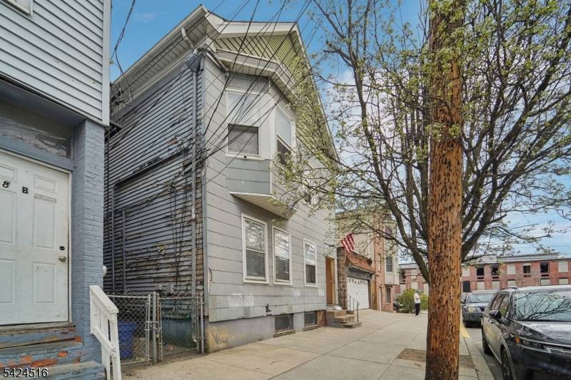 6 4Th St, Passaic City, NJ 07055