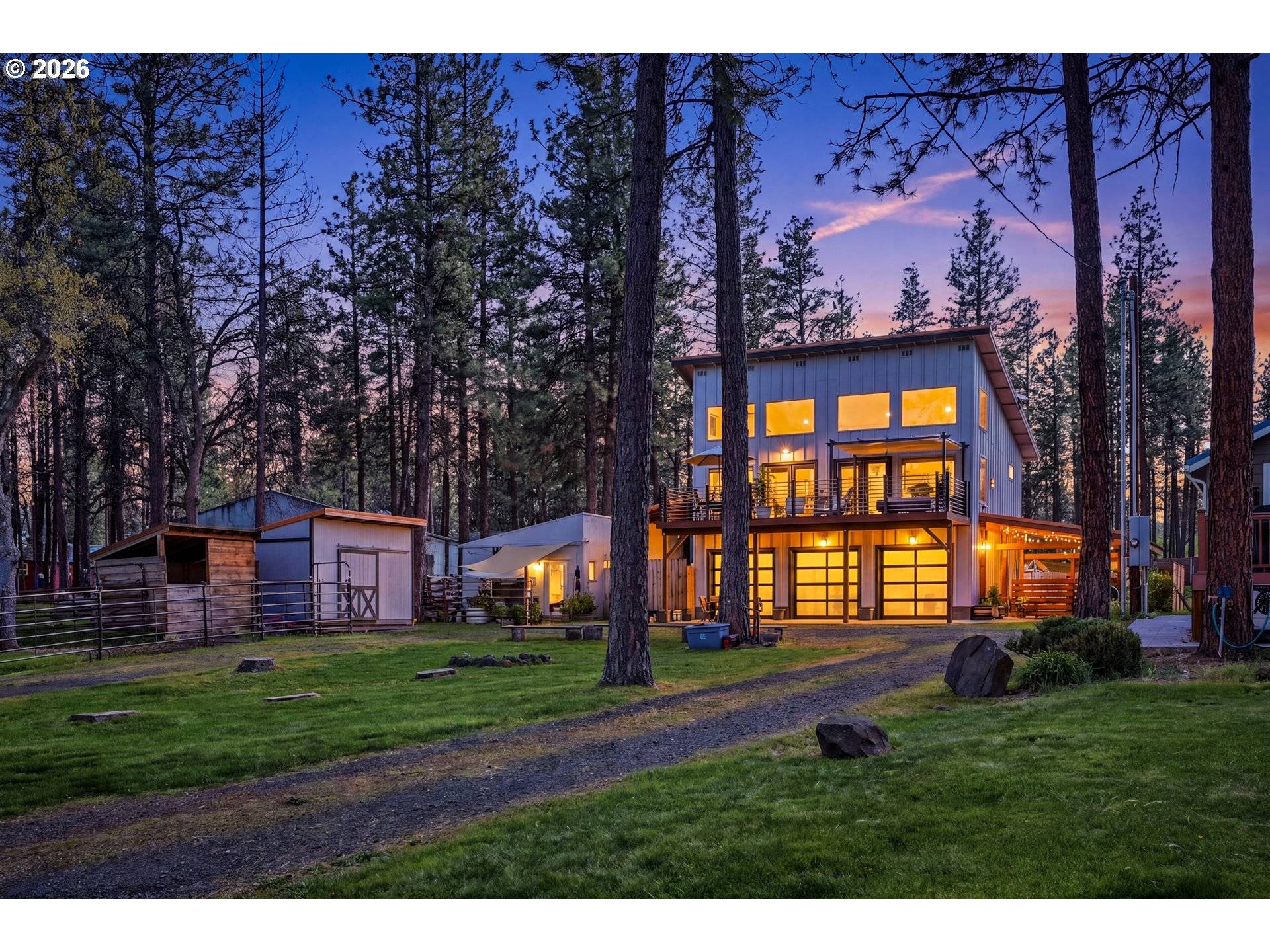 206 S LAKEWOOD RD, Tygh Valley, OR 97063