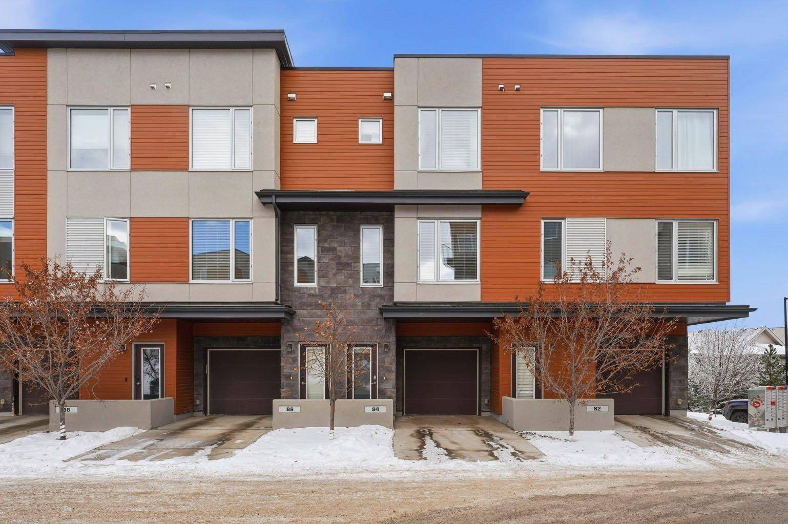 84 Shawnee Common SW, Calgary, AB T2Y 0P9