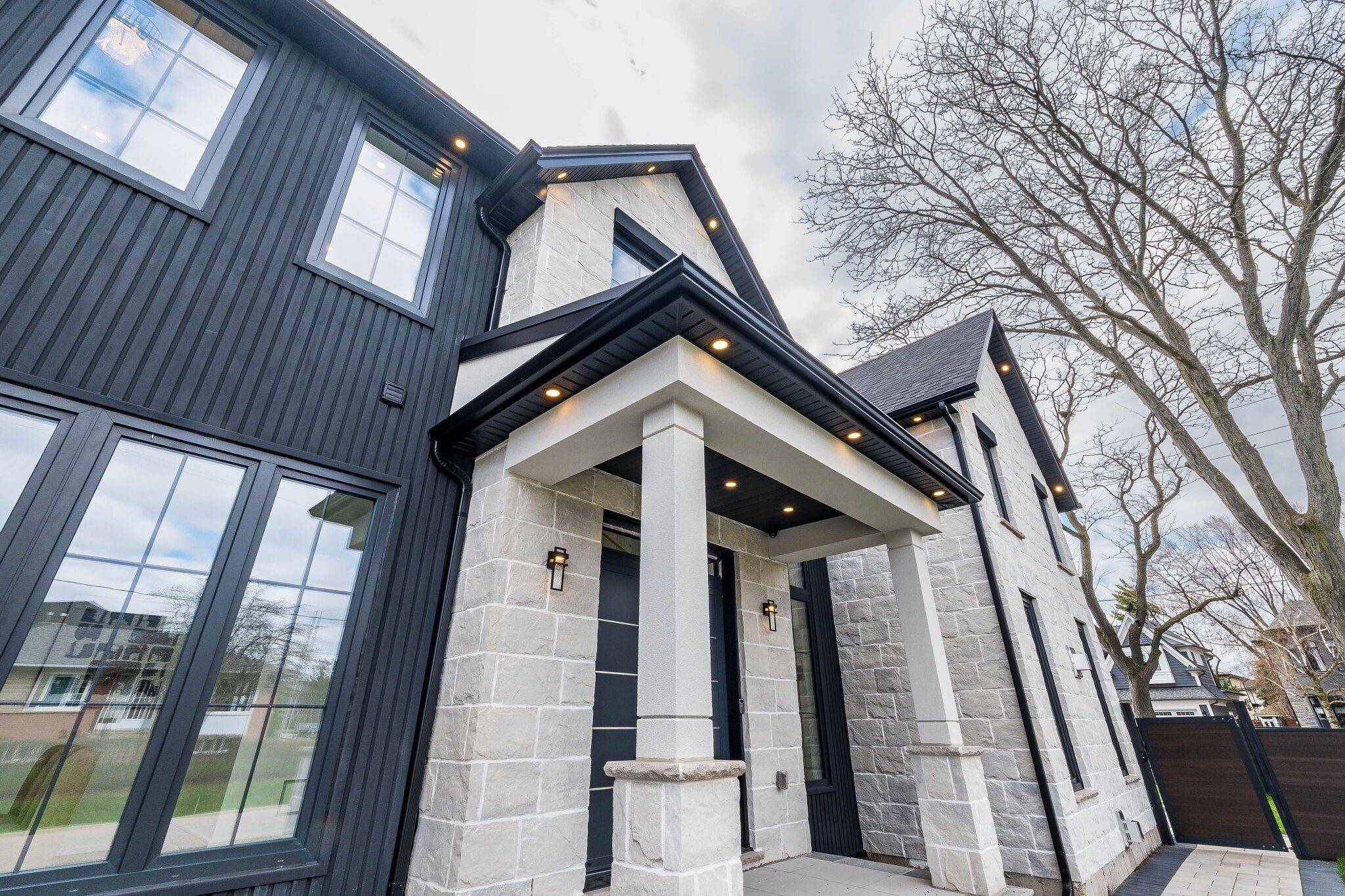 1404 Waverly AVE SW, Oakville, ON L6L 2S3