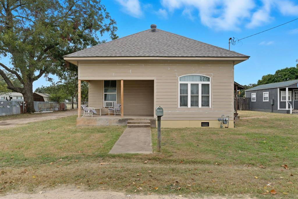 205 Gandy Street, Lipan, TX 76462
