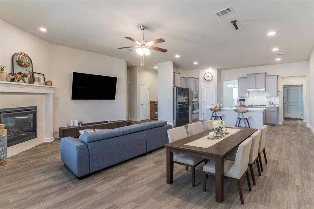 10638 Cherry Tree Way, Grand Prairie, TX 76065