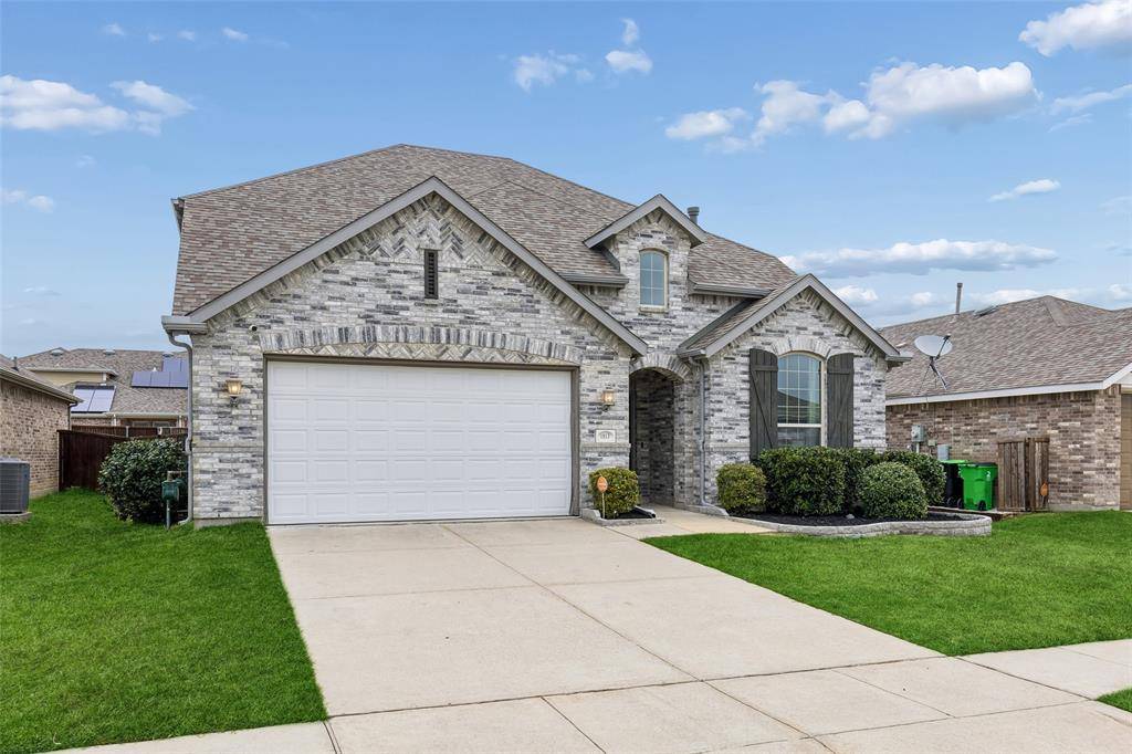 1813 Meadow Trail Lane, Aubrey, TX 76227