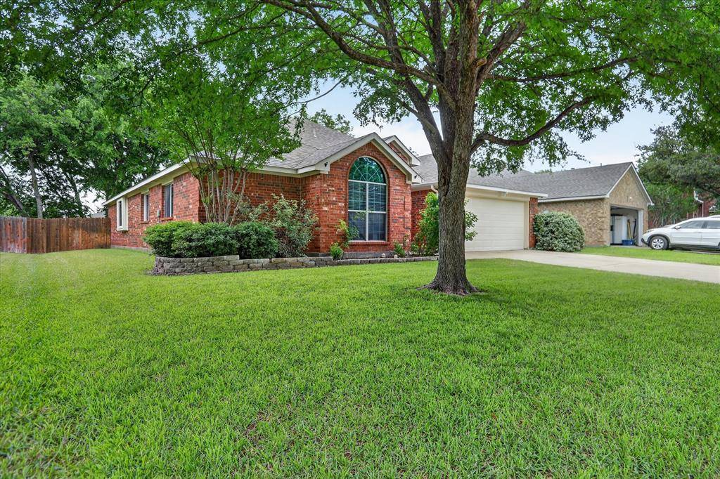 924 Chestnut Lane, Saginaw, TX 76179