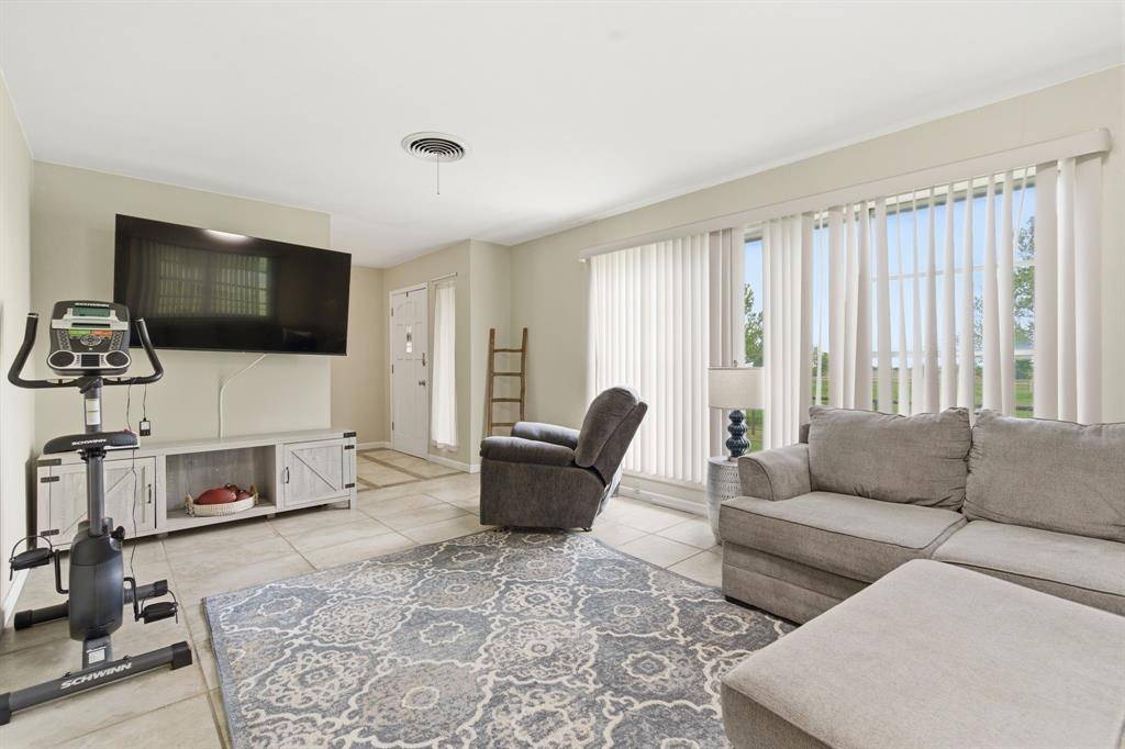 2199 Illinois Street, New Fairview, TX 76078