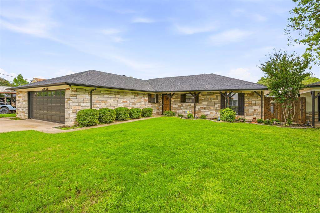 3702 Lake Vista Court, Granbury, TX 76049