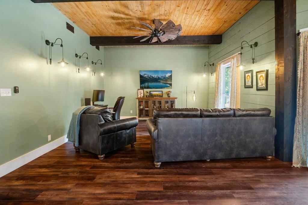 301 E Santa Fe Street, Farmersville, TX 75442