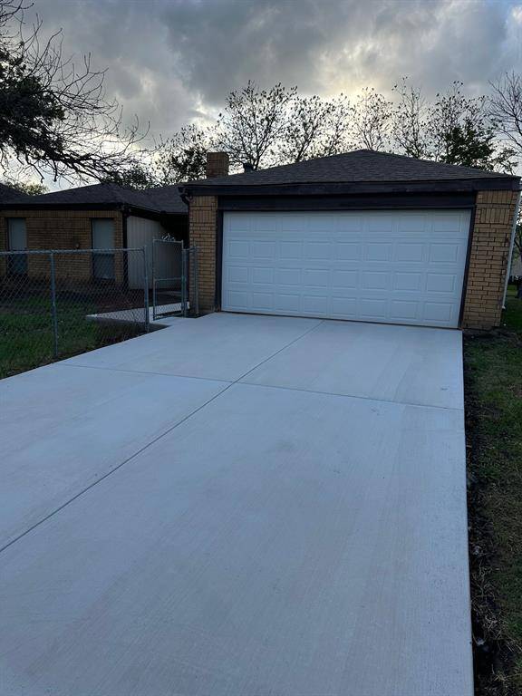 718 Maple Glen Drive, Garland, TX 75043