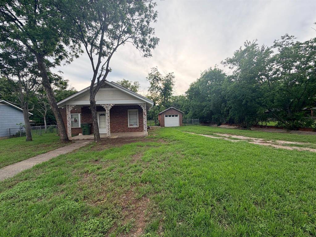 1215 NW 1st Avenue, Mineral Wells, TX 76067
